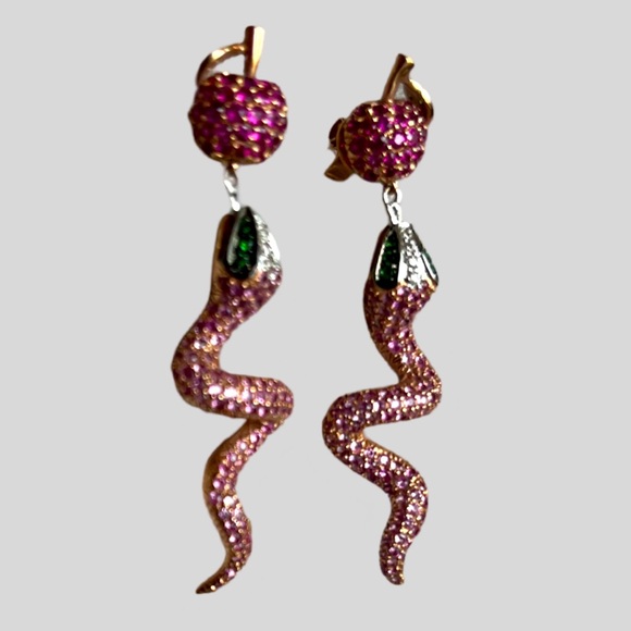Go ahead and-let yourself be tempted by this vivid 18kt two-tone gold earrings - Picture 4 of 8